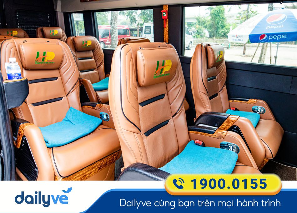 tien-ich-dong-xe-ghe-limousine-9-cho-cua-xe-hoang-phu-limousine